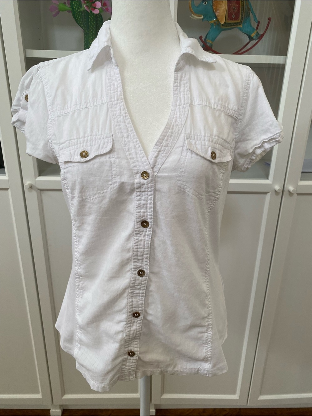 Guess Button Up Shirt Top Womens Size M White Short Sleeve Pocket Logo